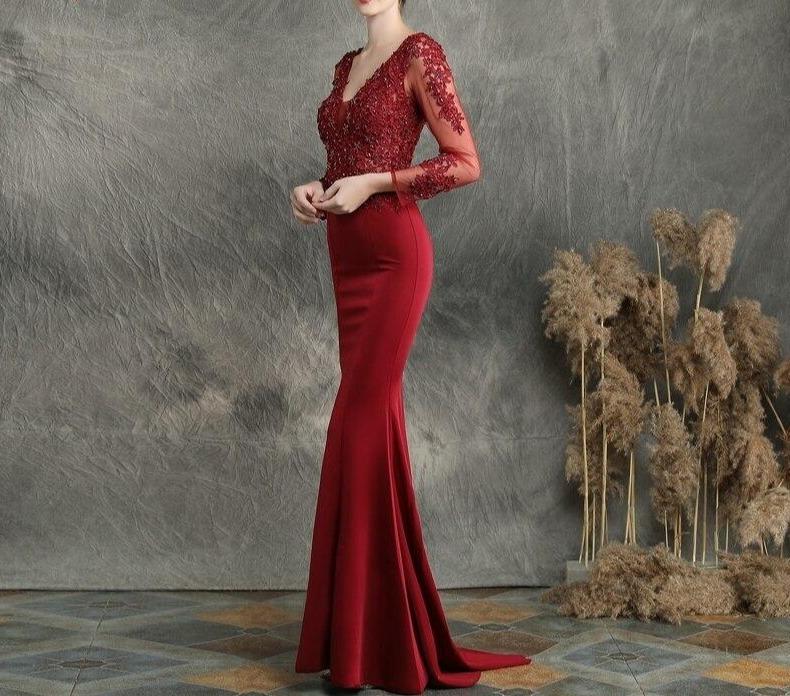 Burgundry V-neck Appliques Beaded Long Sleeve Dress See through Elegant Evening Party Dress